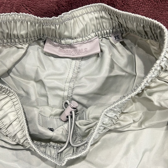 Essentials running shorts - Picture 2 of 3